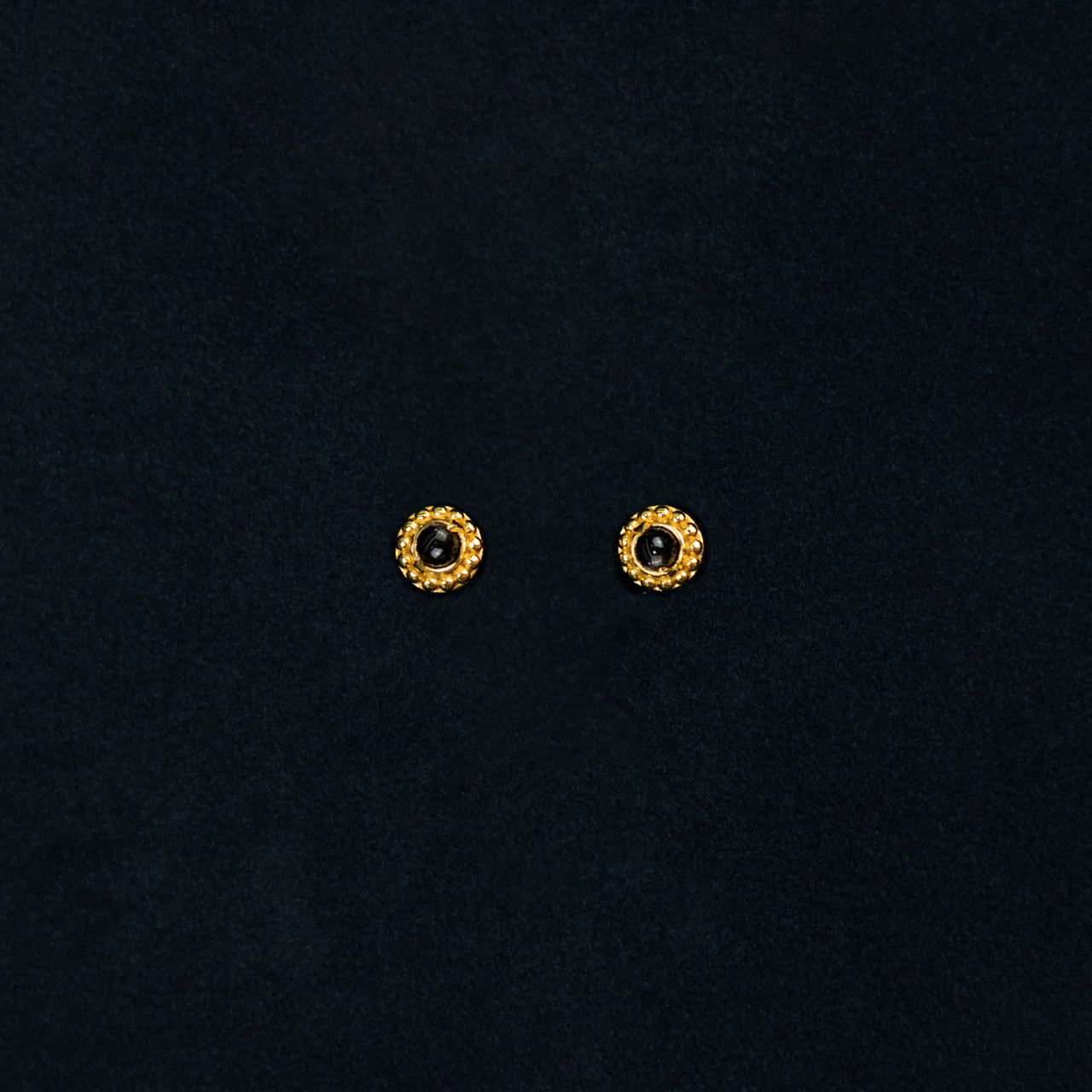 ASTRAIOS DOT EARRING [BLACK]