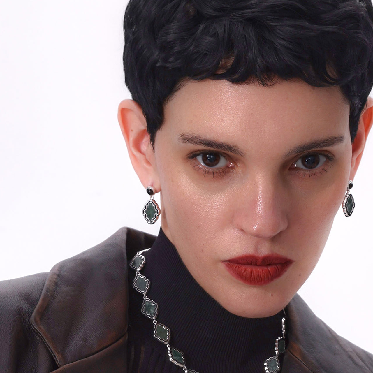 KUSUMA EARRING [DARK GREEN]