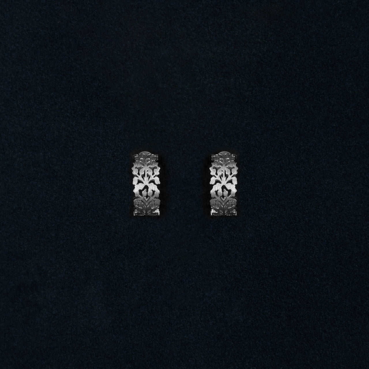 VANDAKA EARRING
