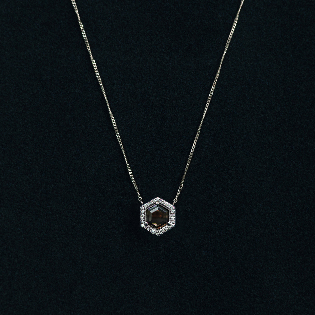 DHURI NECKLACE [BROWN]