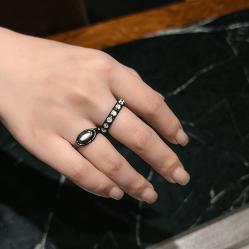 Pheme Ring [Black x White]