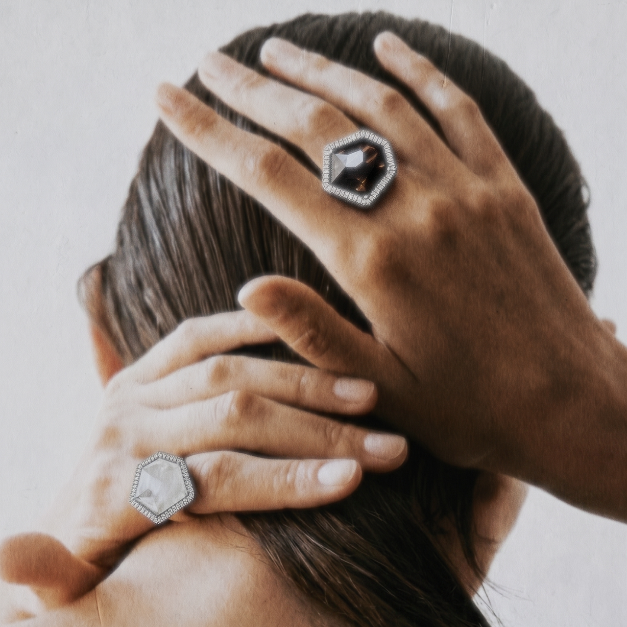 ARUNA RING [WHITE]