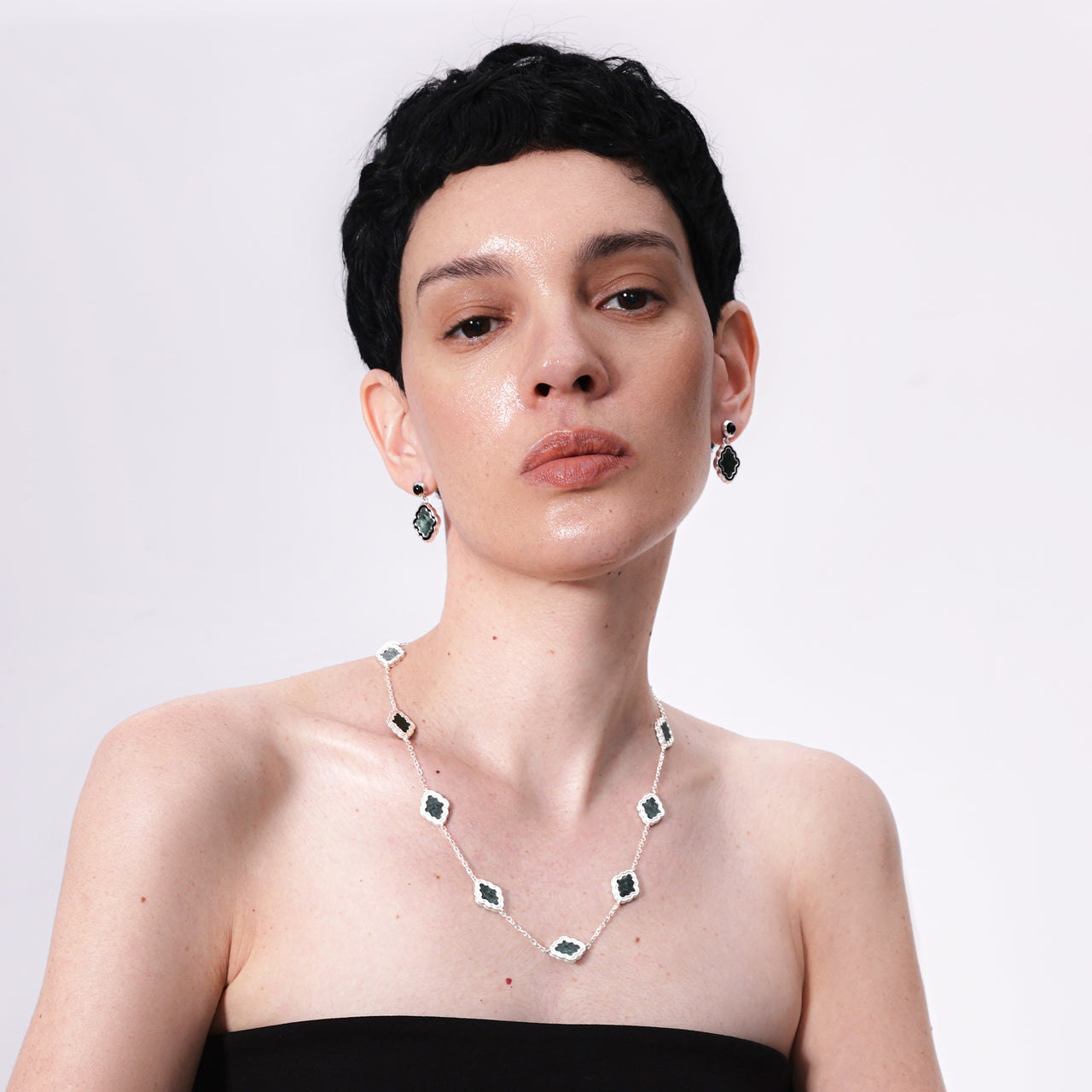 STRI NECKLACE [DARK GREEN]