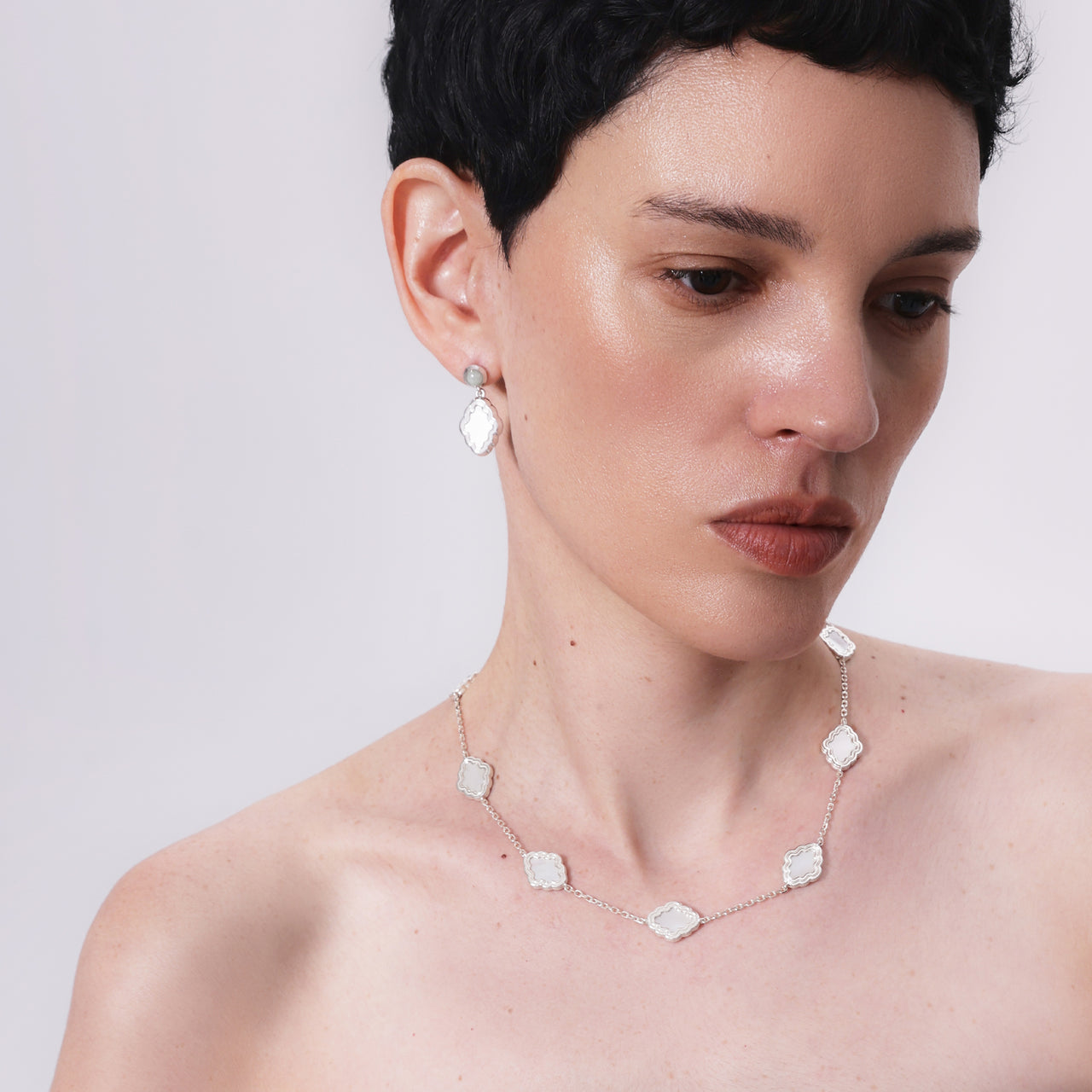 STRI NECKLACE [WHITE]