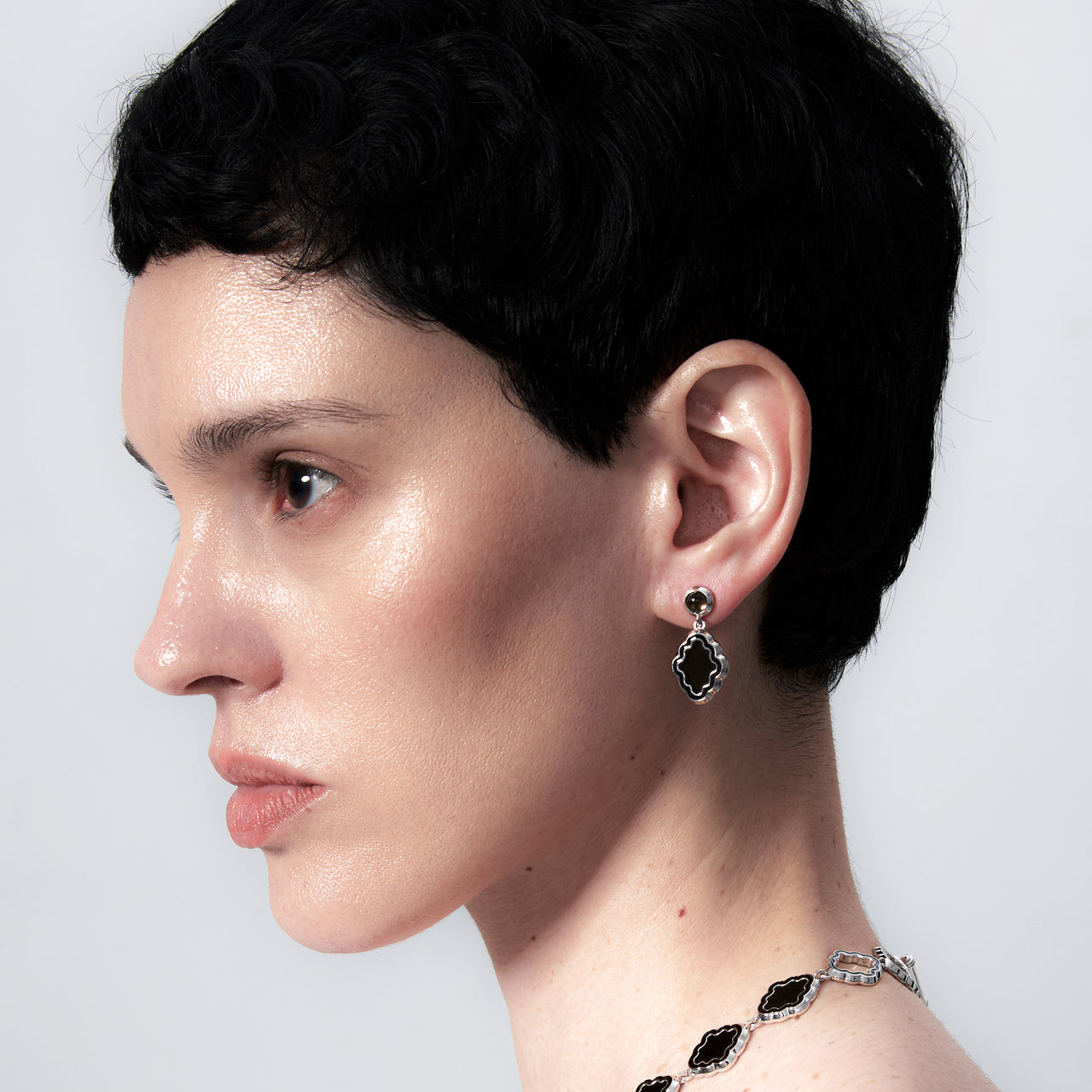 KUSUMA EARRING [BLACK]