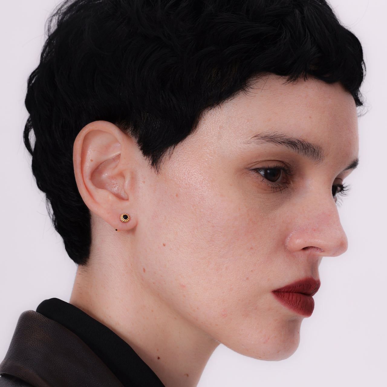 ASTRAIOS DOT EARRING [BLACK]