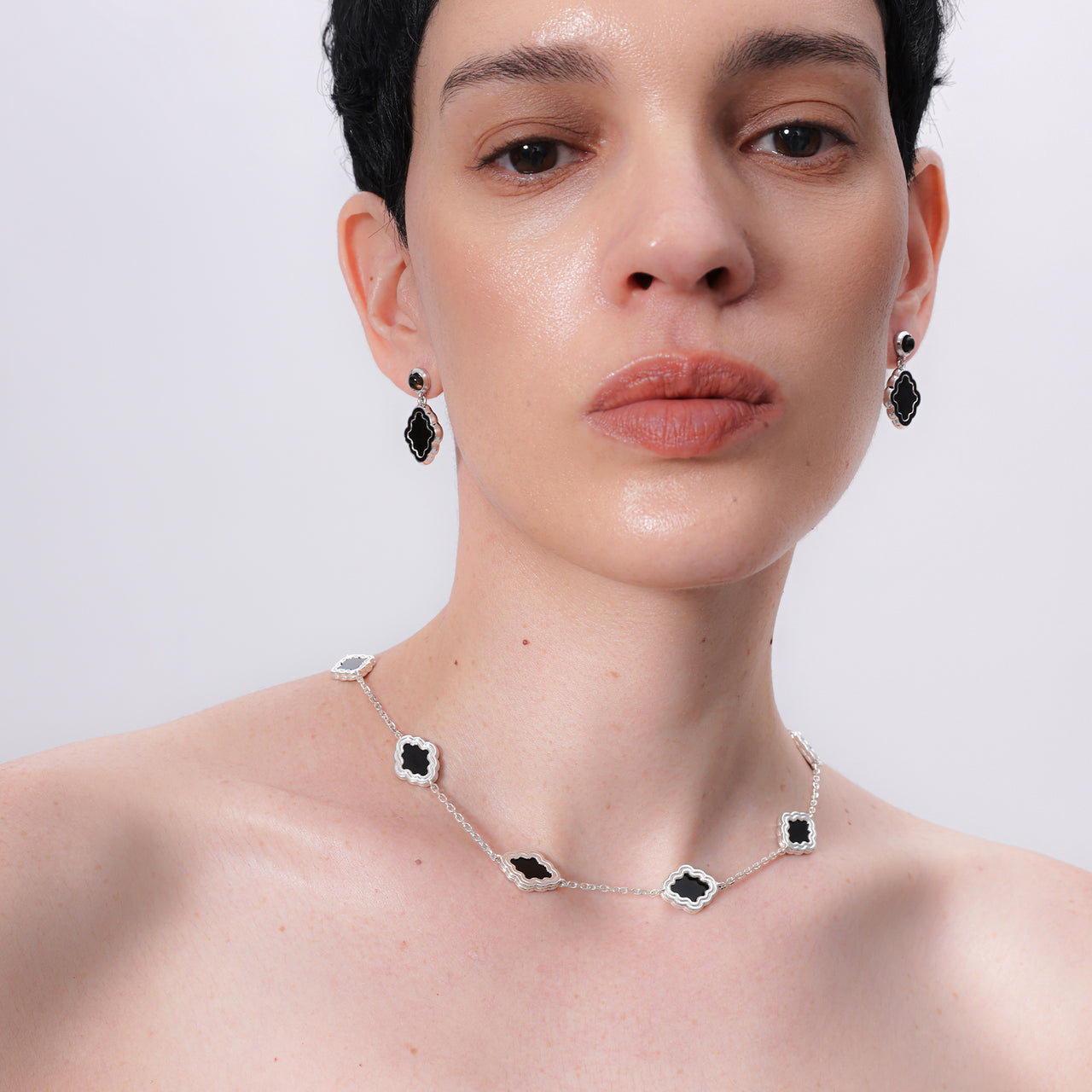 STRI NECKLACE [BLACK]